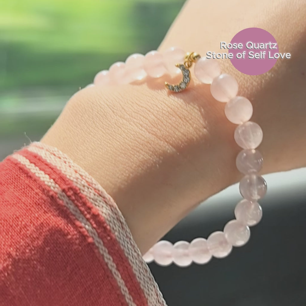 Bracelet à breloque croissant de lune en quartz rose